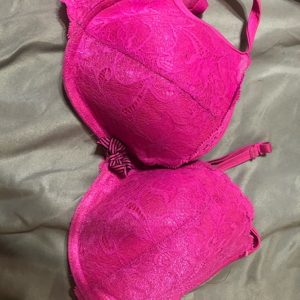 34D bra
